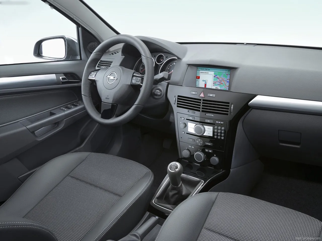 Opel Astra (2007) – interiér