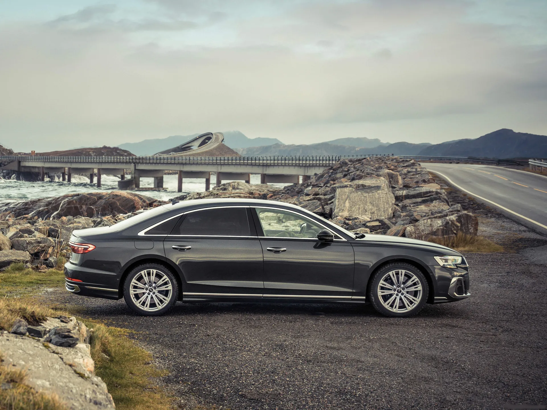Audi A8 L (2022) – boční profil