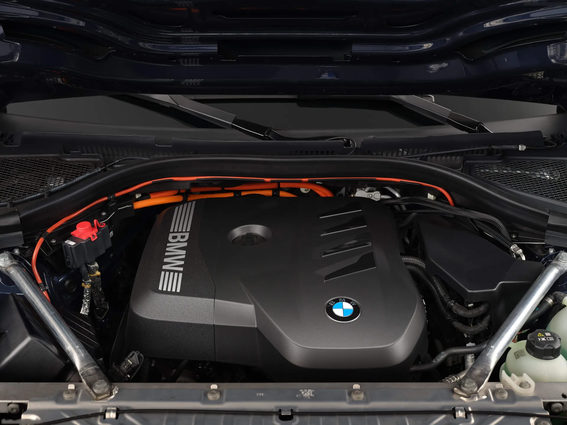 BMW X3 (2025) – motorový prostor