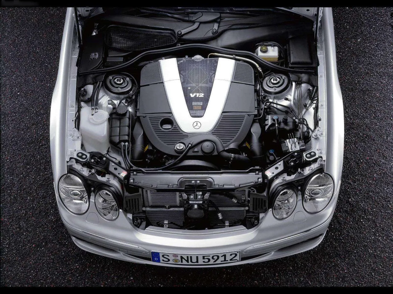 Mercedes-Benz CL600 (2003) - Engine Bay