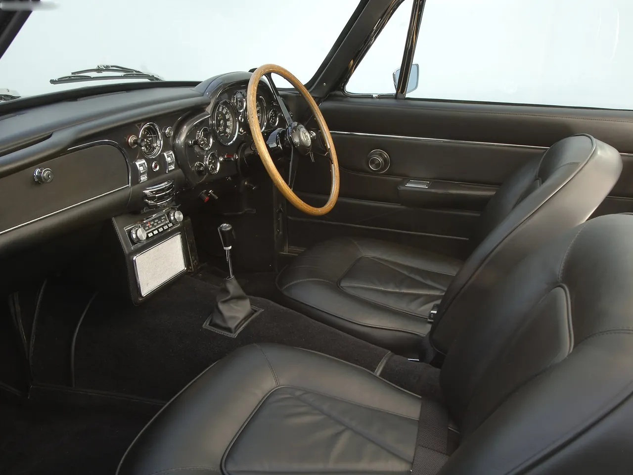 Aston Martin DB6 (1965) - Interior