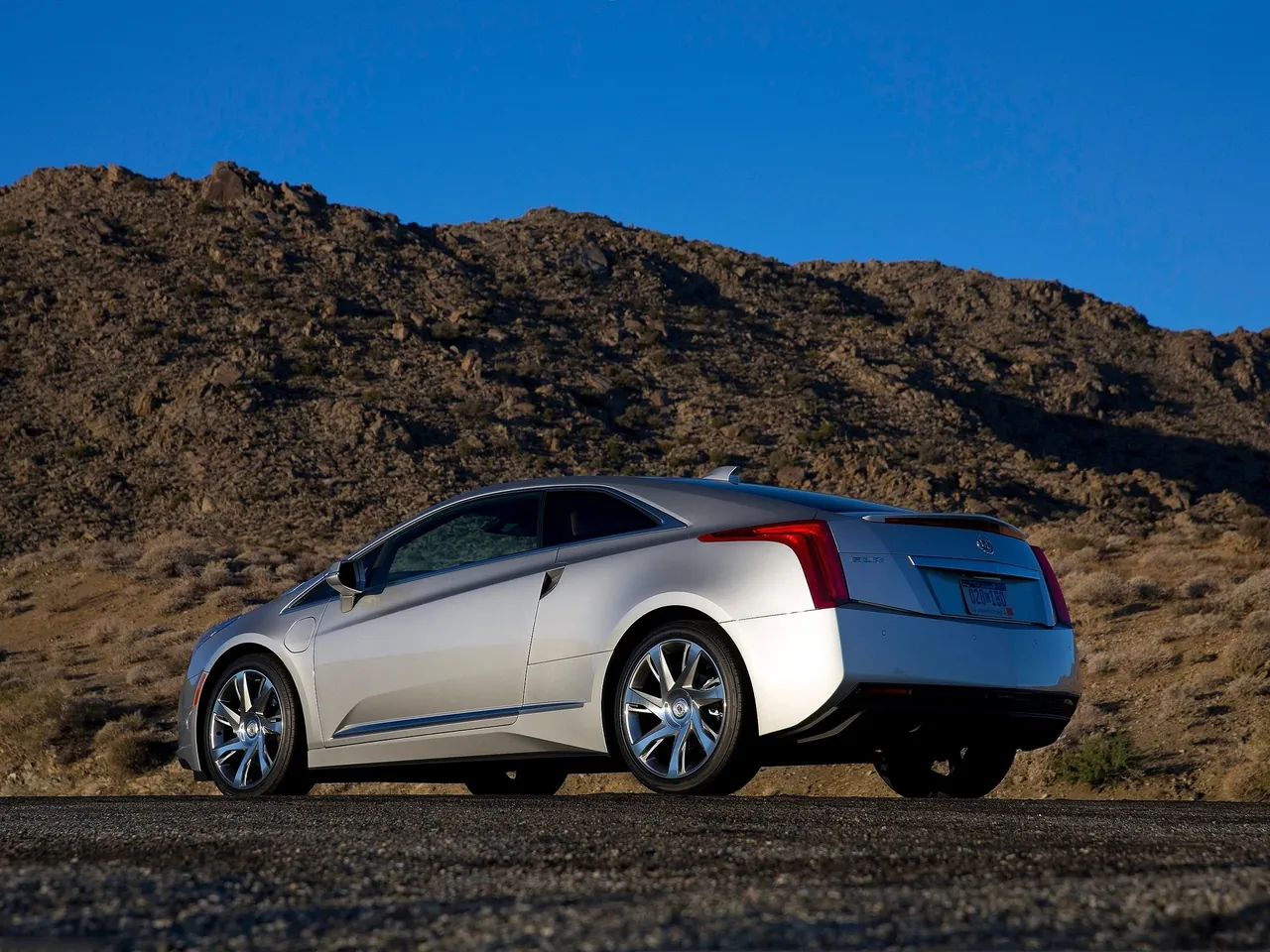 Cadillac ELR (2014) – zadní tříčtvrteční pohled