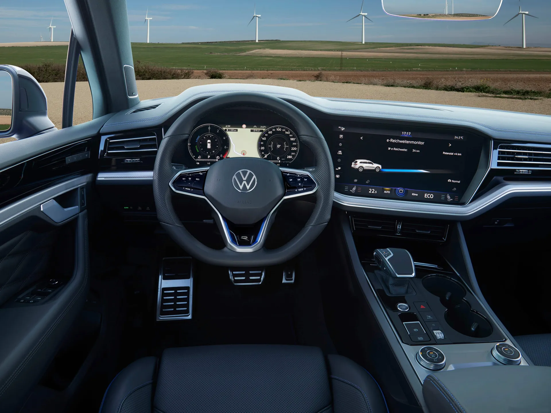 Volkswagen Touareg R (2021) - Interior