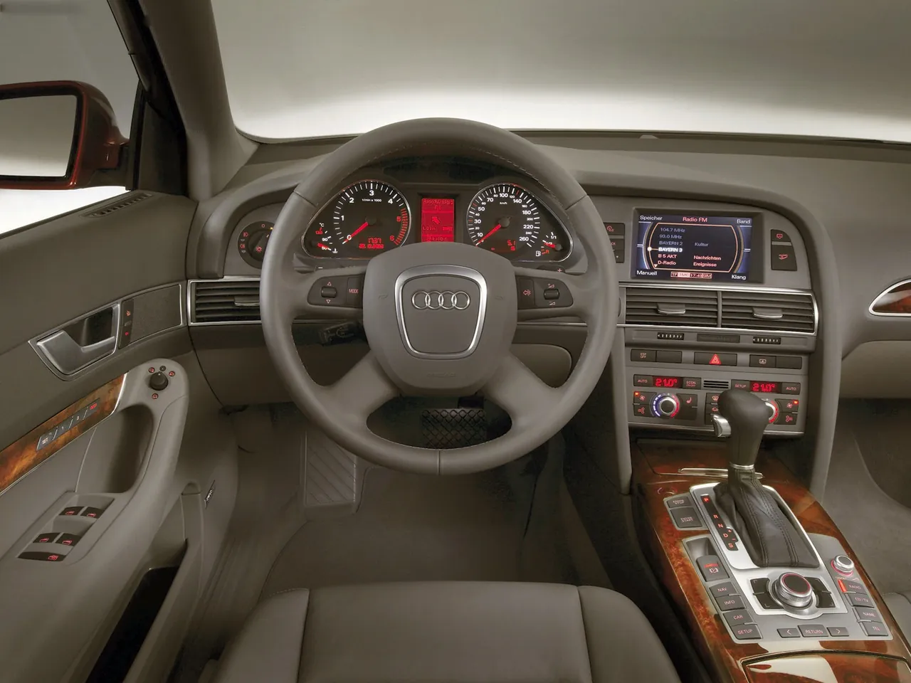 Audi A6 Avant (2005) – interiér
