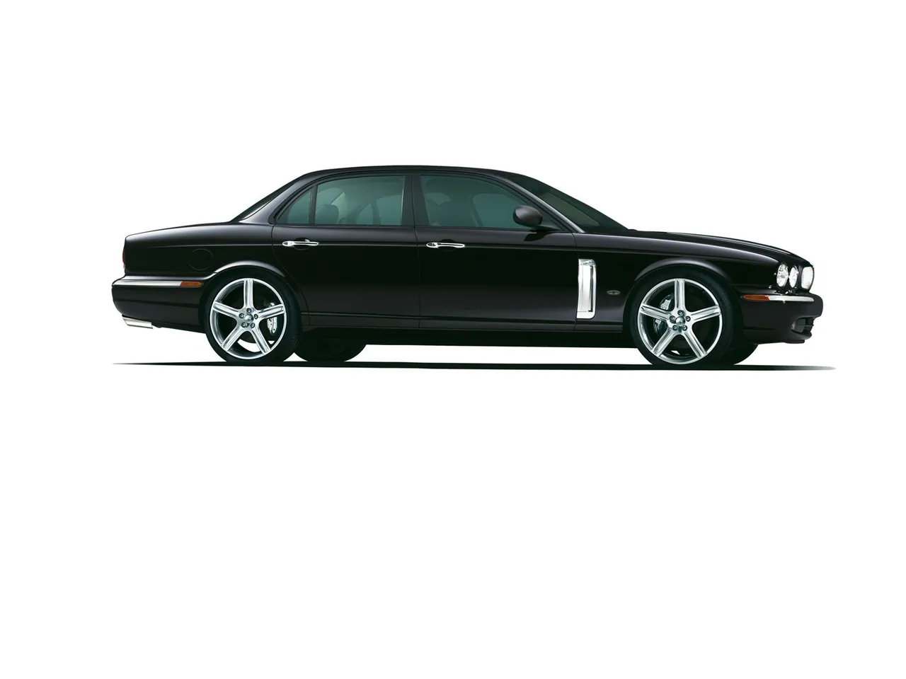 Jaguar XJR Portfolio (2007) – boční profil