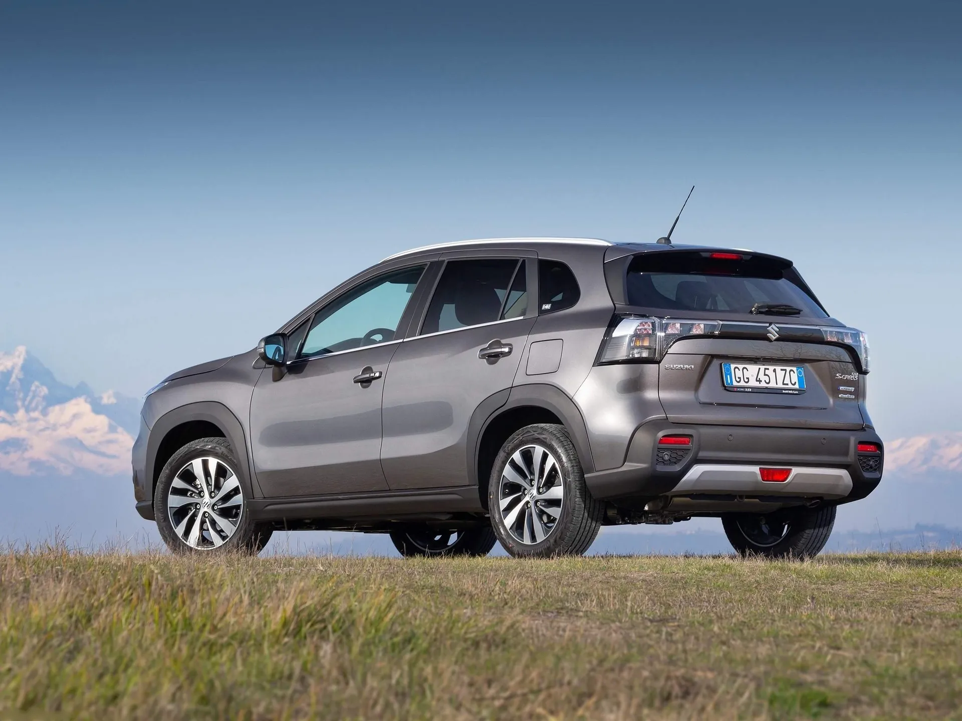Suzuki S-Cross (2022) – zadní tříčtvrteční pohled