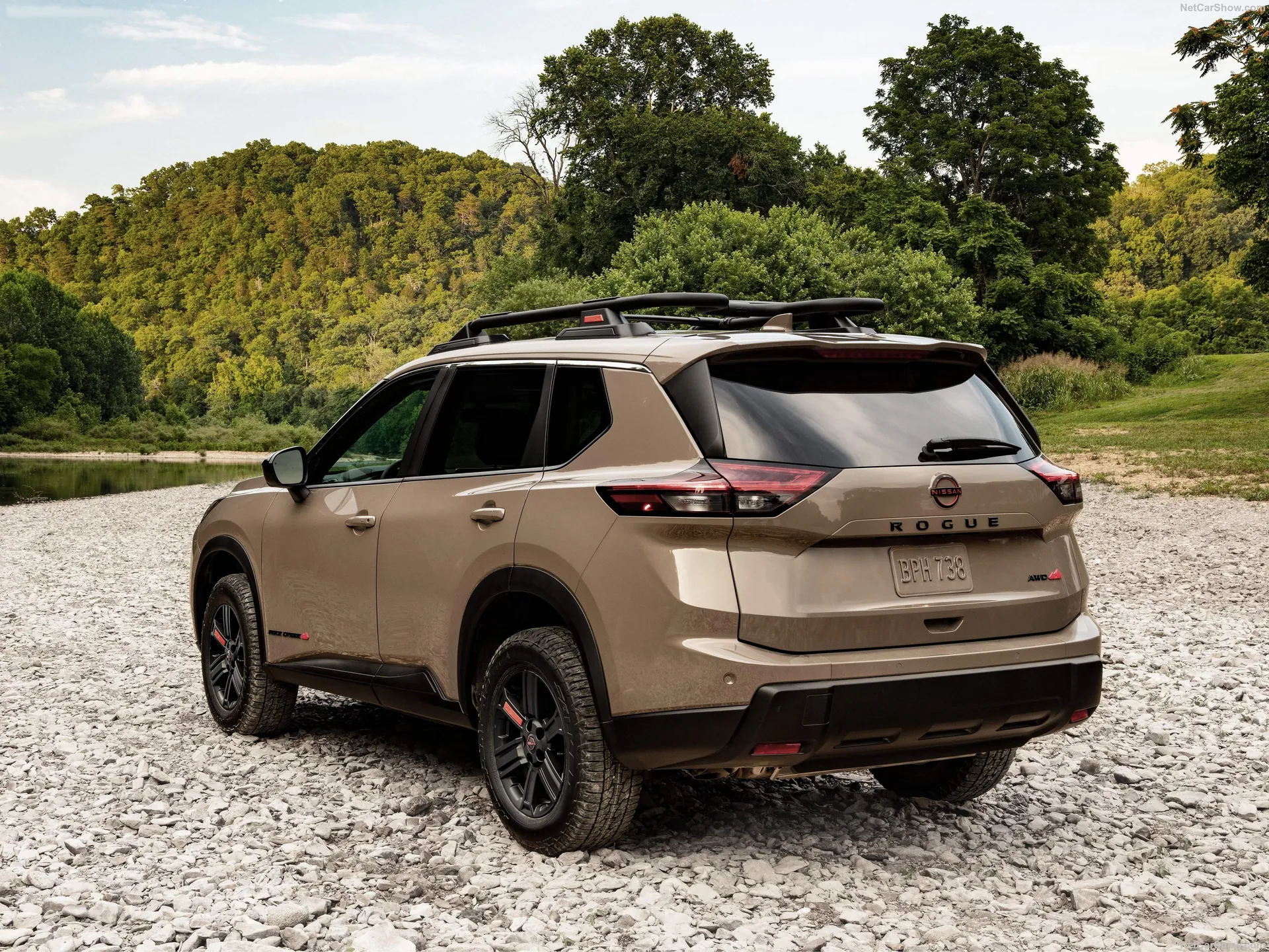 Nissan Rogue Rock Creek Edition (2025) – zadní tříčtvrteční pohled
