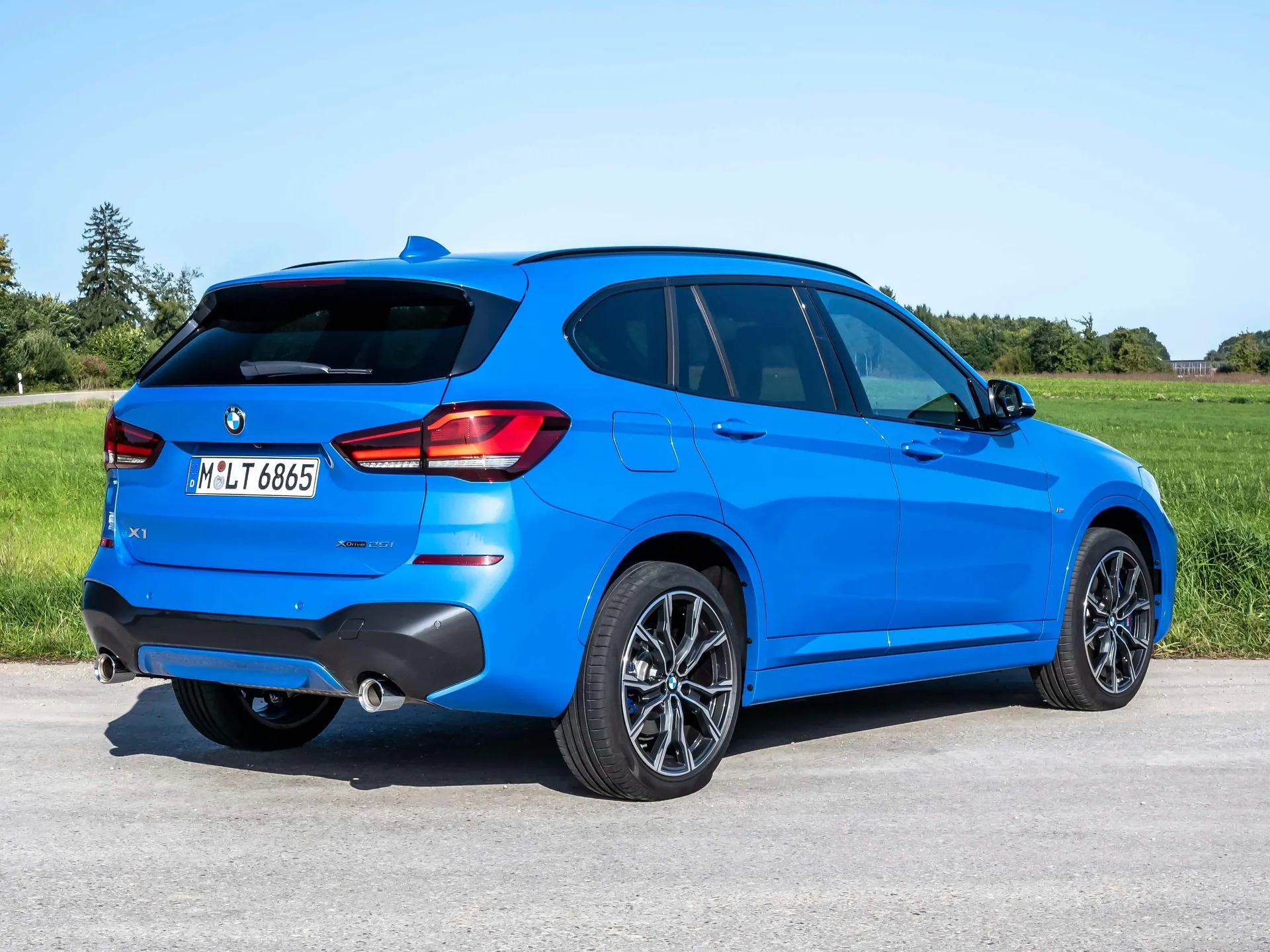 BMW X1 (2020) – zadní tříčtvrteční pohled