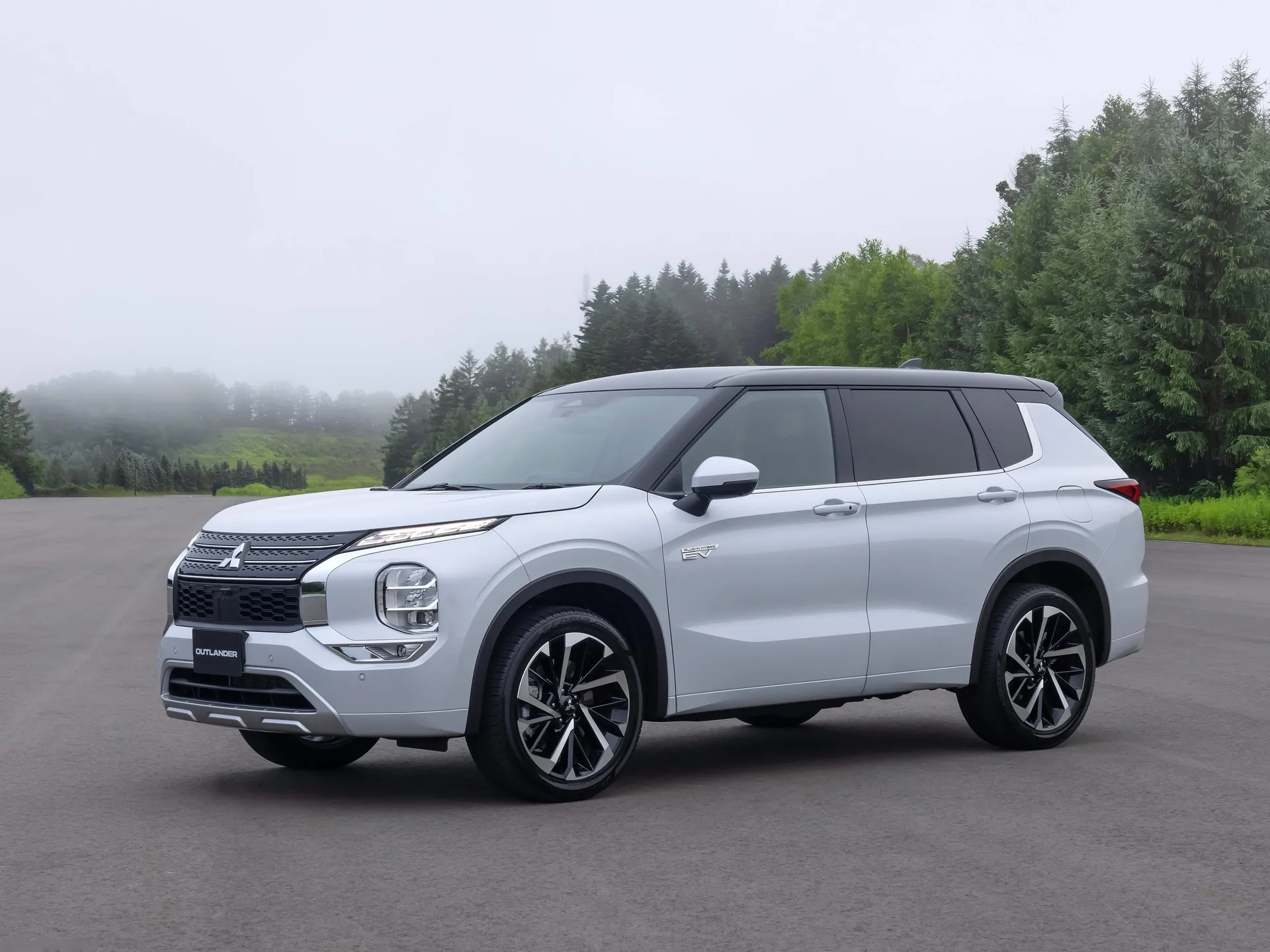 Mitsubishi Outlander PHEV (2022)