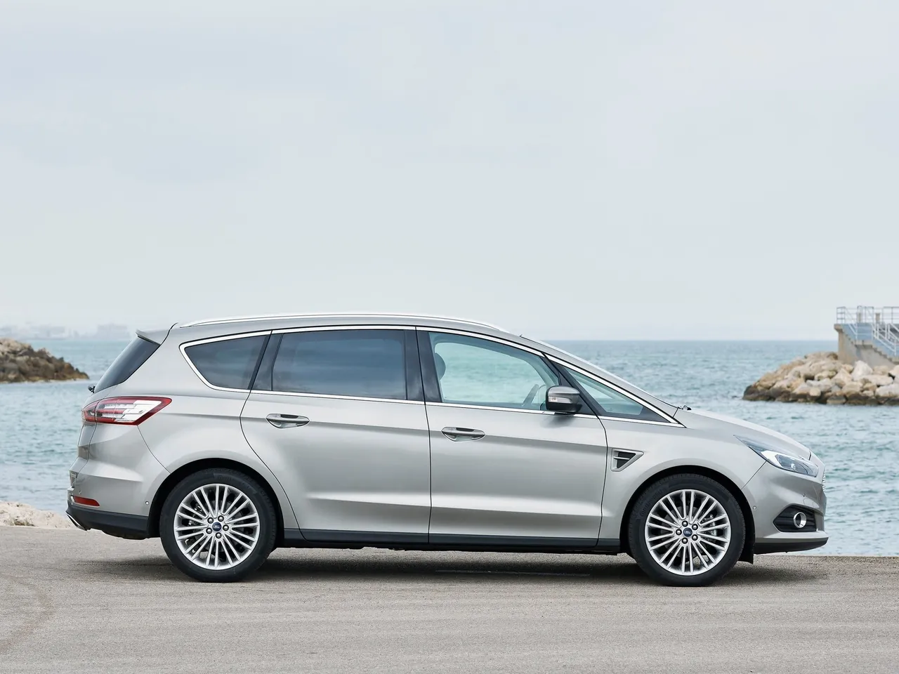 Ford S-MAX (2015) – boční profil