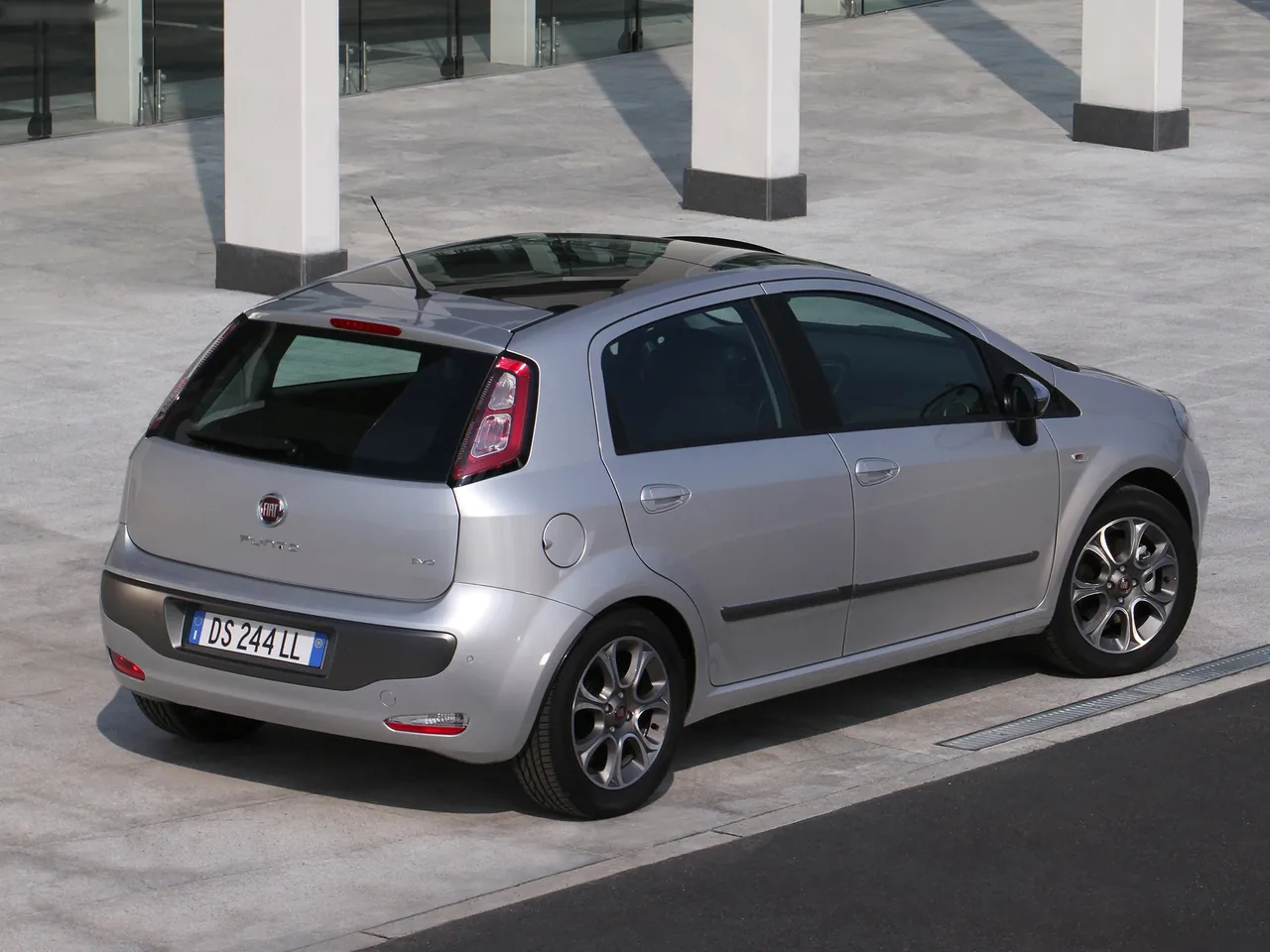 Fiat Punto Evo (2010) – zadní tříčtvrteční pohled