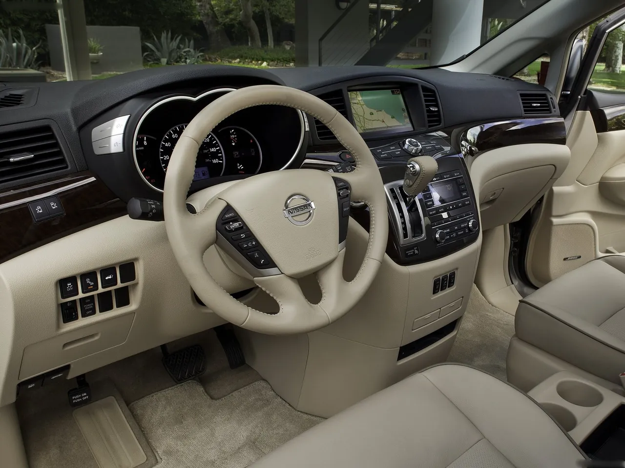 Nissan Quest (2011) – interiér