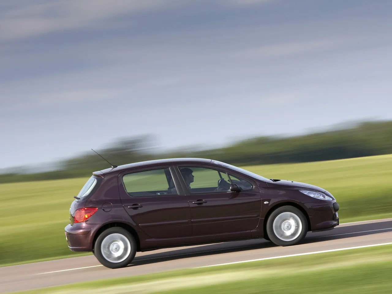 Peugeot 307 (2005) – boční profil