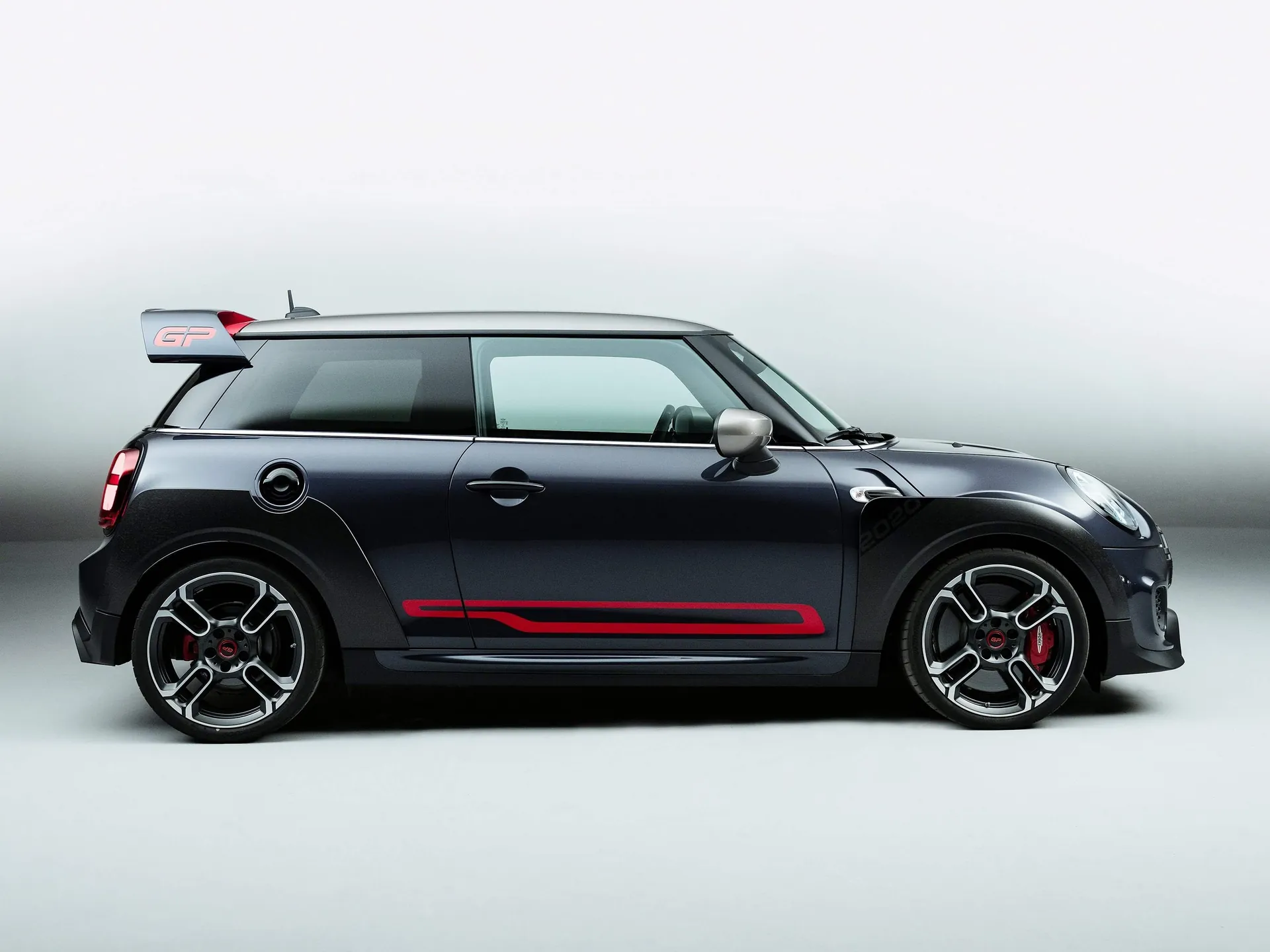 Mini John Cooper Works GP (2020) – boční profil