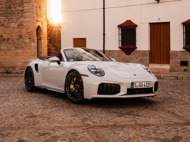Porsche 911 Turbo S Cabriolet (2026)