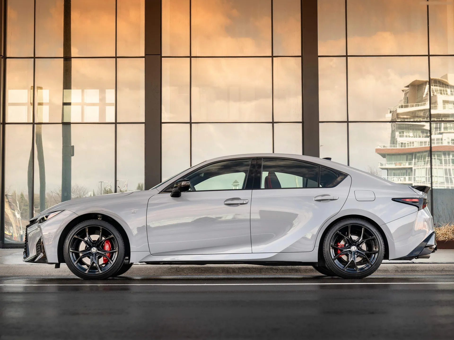 Lexus IS 350 (2026) – boční profil