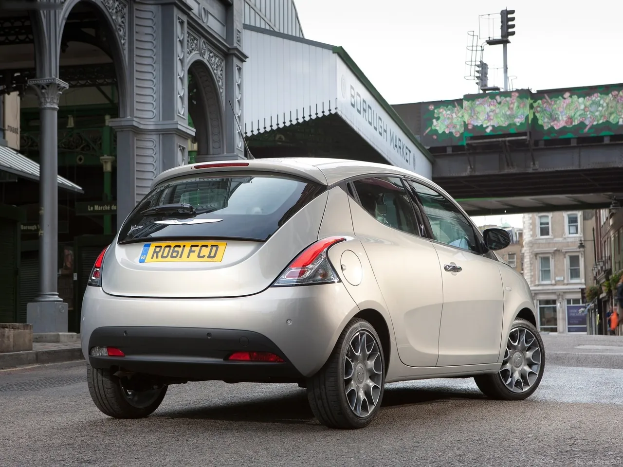 Chrysler Ypsilon (2012) – zadní tříčtvrteční pohled