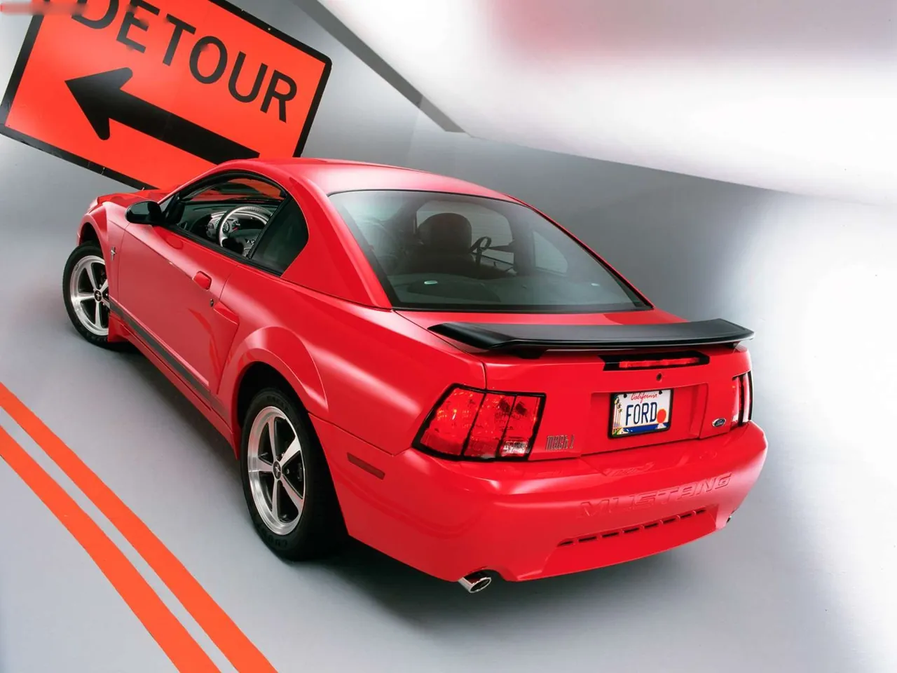 Ford Mustang Mach 1 (2003) – zadní tříčtvrteční pohled