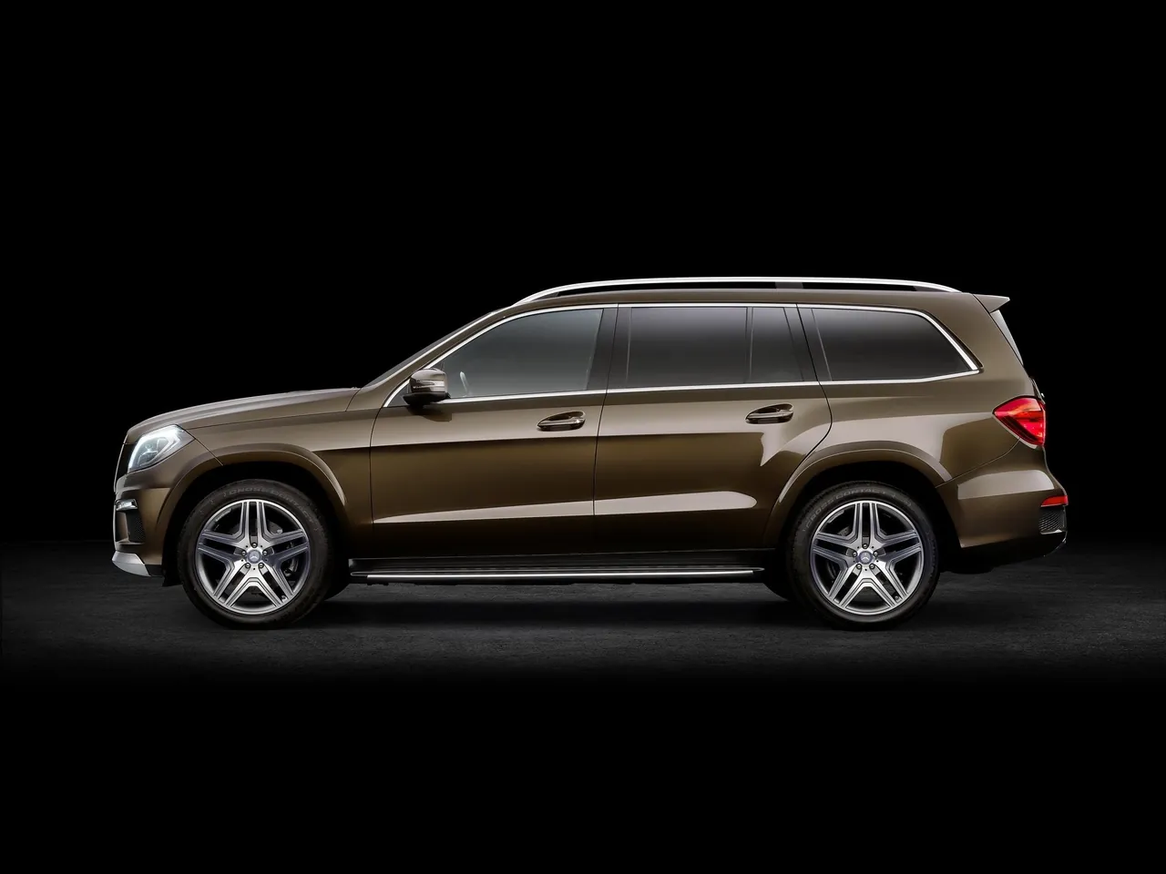 Mercedes-Benz GL-Class (2013) - Side Profile