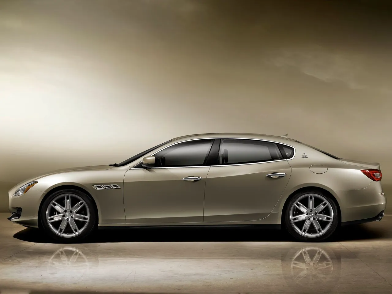 Maserati Quattroporte (2013) – boční profil
