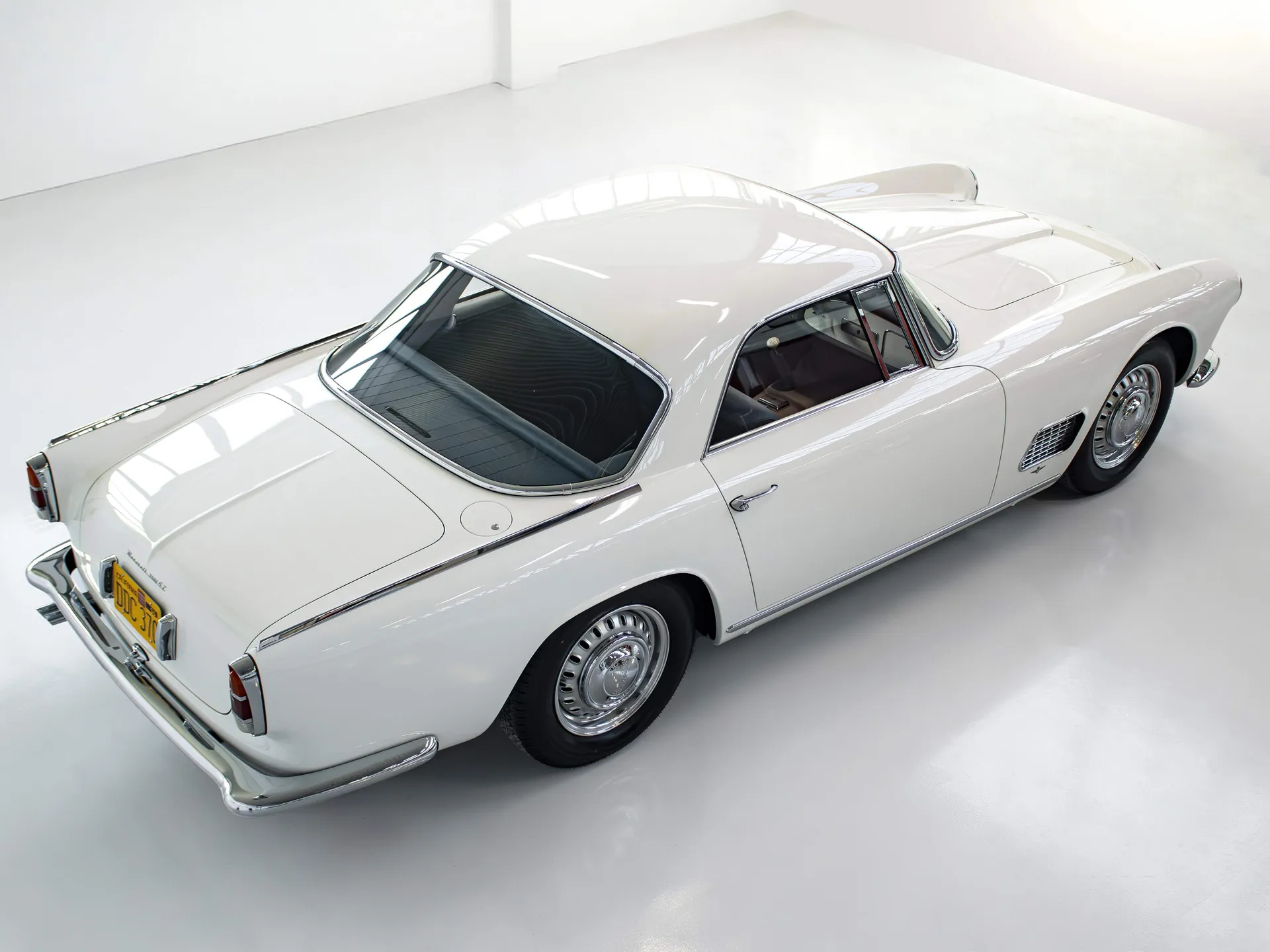 Maserati 3500 GT (1959) – zadní tříčtvrteční pohled