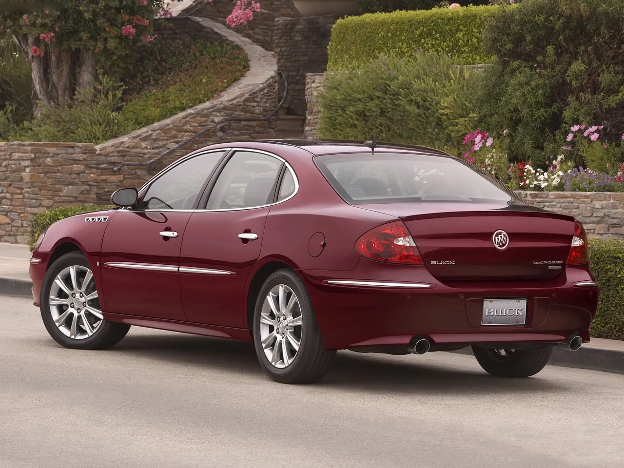 Buick LaCrosse Super (2008) – zadní tříčtvrteční pohled