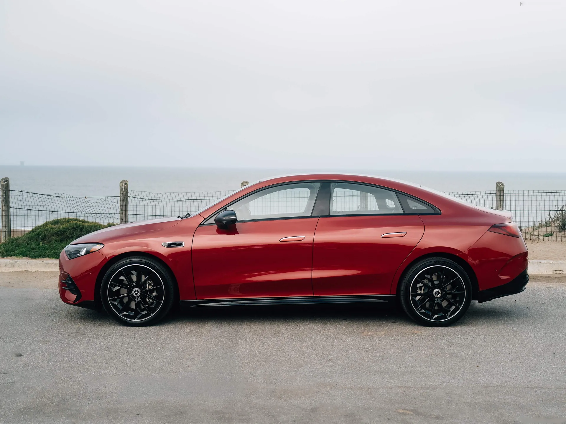 Mercedes-Benz CLA EV [US] (2026) – boční profil