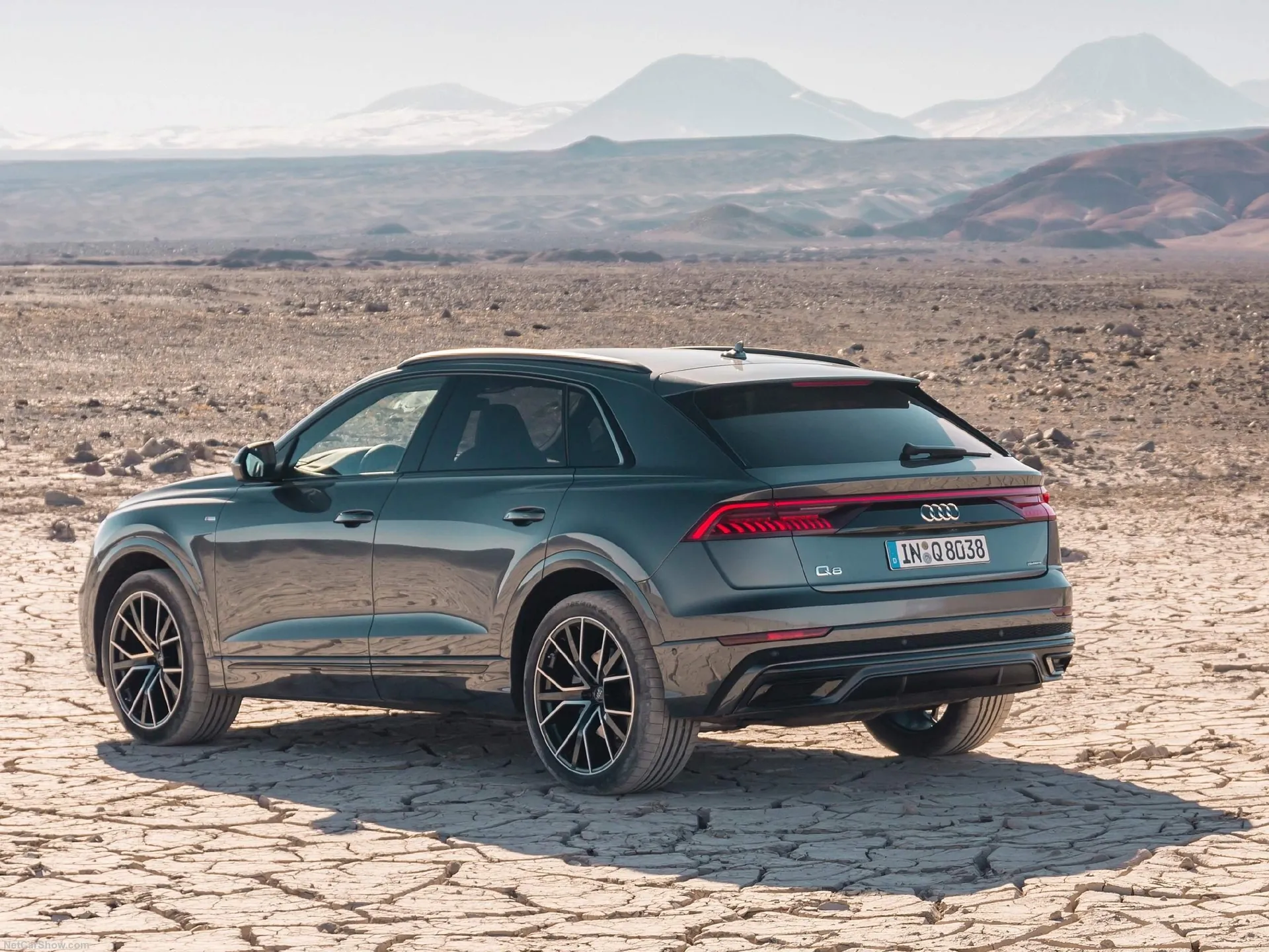 Audi Q8 (2019) – zadní tříčtvrteční pohled