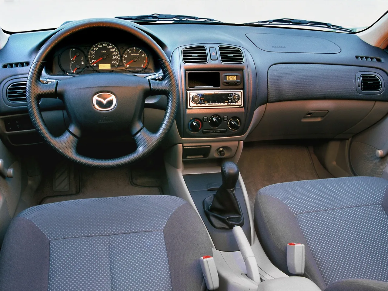 Mazda 323F (2000)