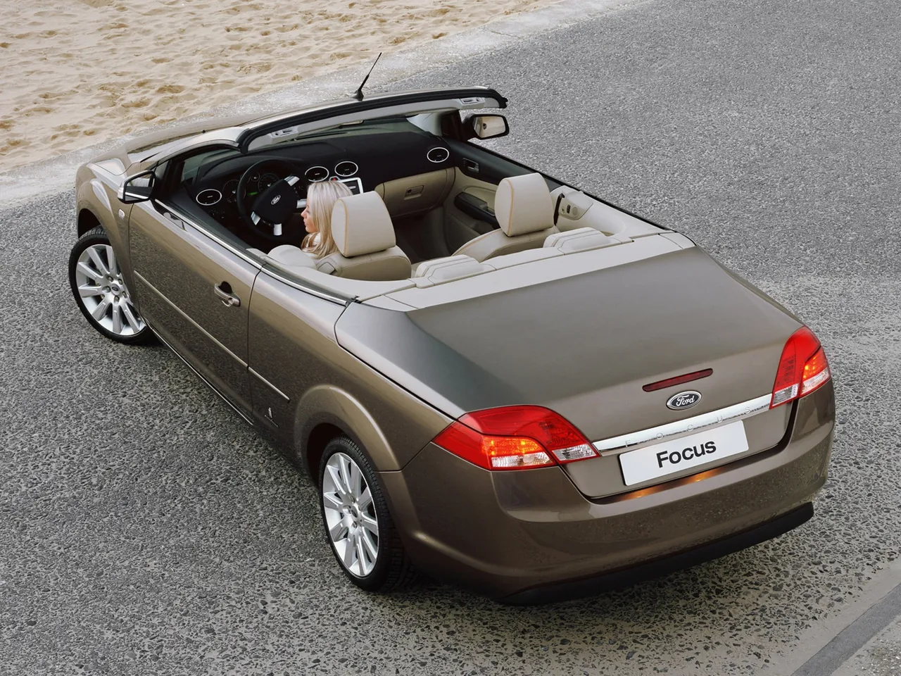Ford Focus Coupe-Cabriolet (2006) – zadní tříčtvrteční pohled