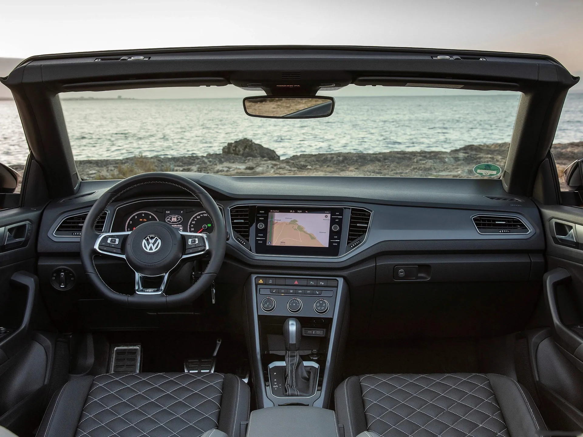 Volkswagen T-Roc Cabriolet (2020) – interiér