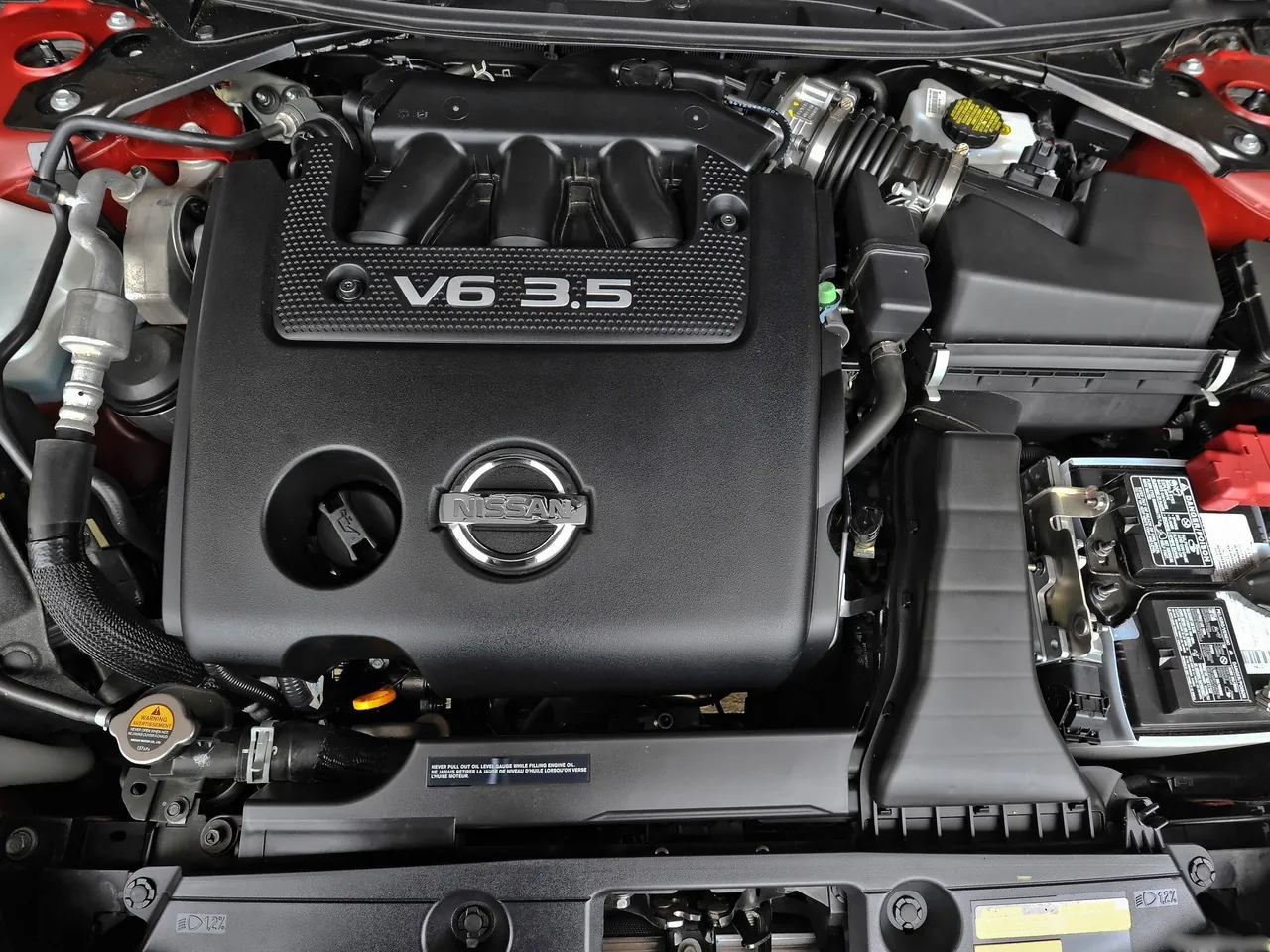 Nissan Altima Sedan (2013) – motorový prostor