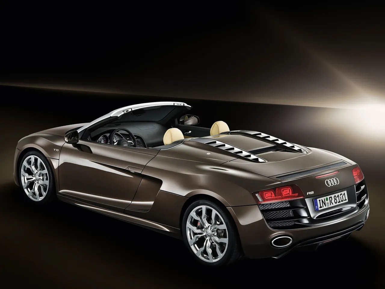 Audi R8 Spyder 5.2 FSI quattro (2011) – zadní tříčtvrteční pohled