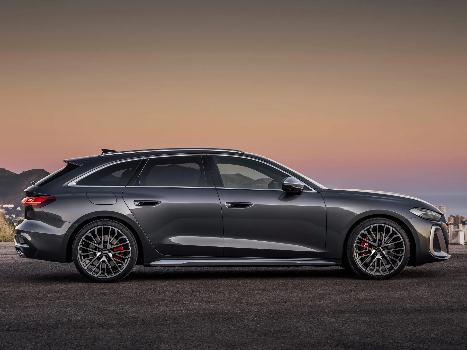 Audi S5 Avant (2025) – boční profil