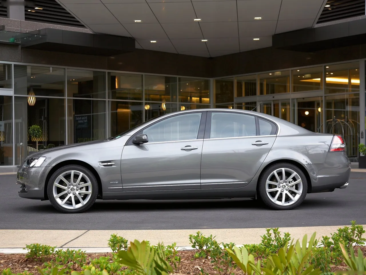 Holden VE II Commodore Calais V (2011) – boční profil
