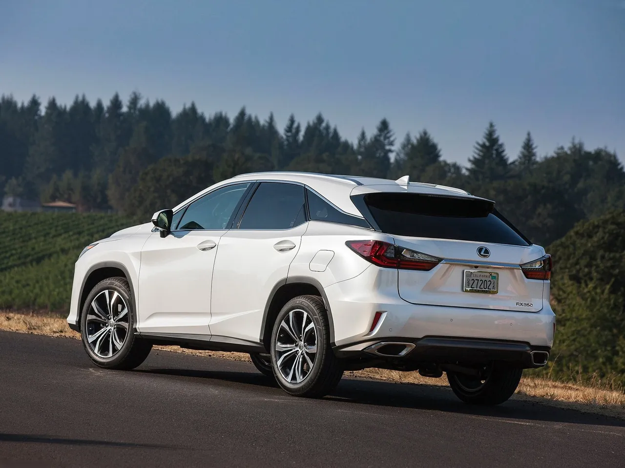 Lexus RX 350 (2016) – zadní tříčtvrteční pohled