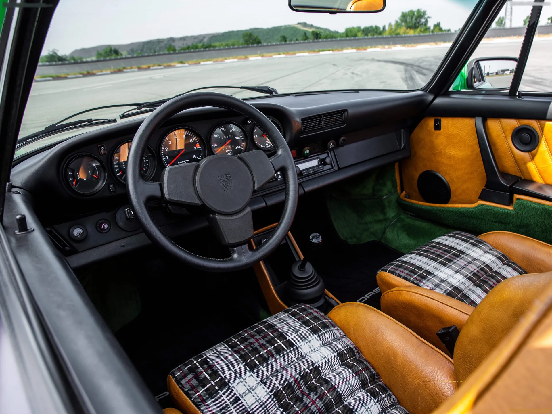Porsche 911 Carrera 3.0 Targa (1976) - Interior