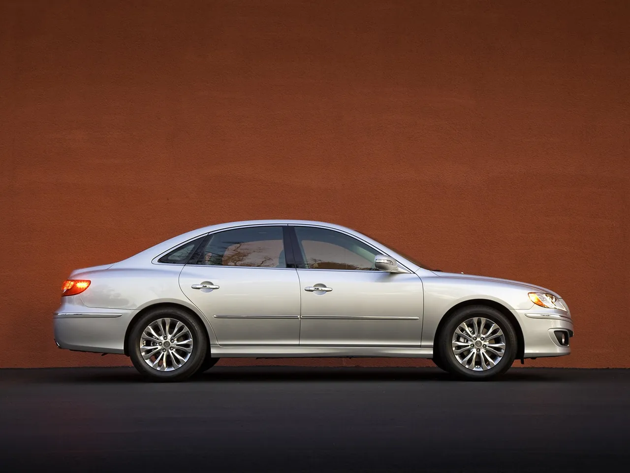 Hyundai Azera (2011) – boční profil