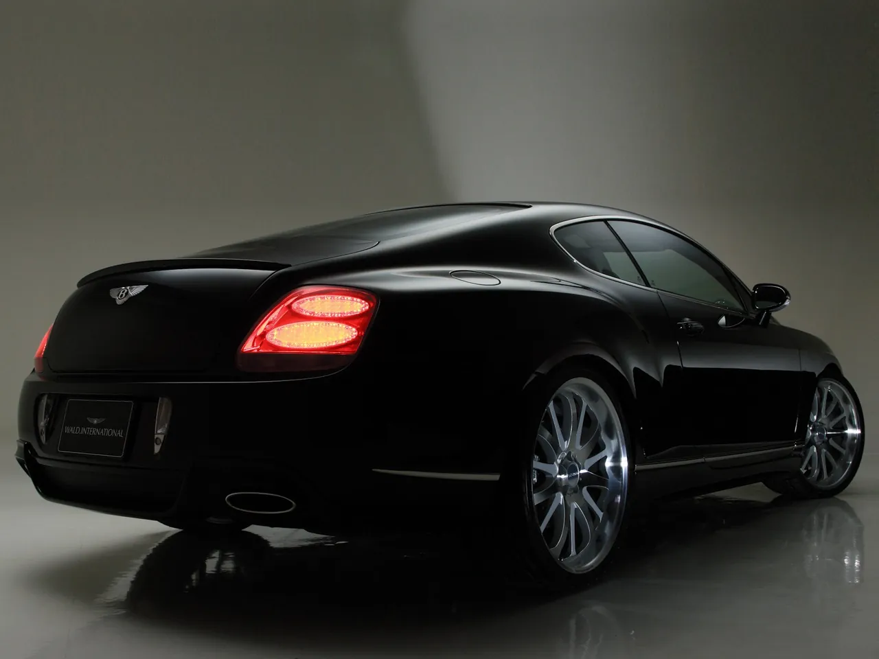 Wald Bentley Continental GT (2006) – zadní tříčtvrteční pohled