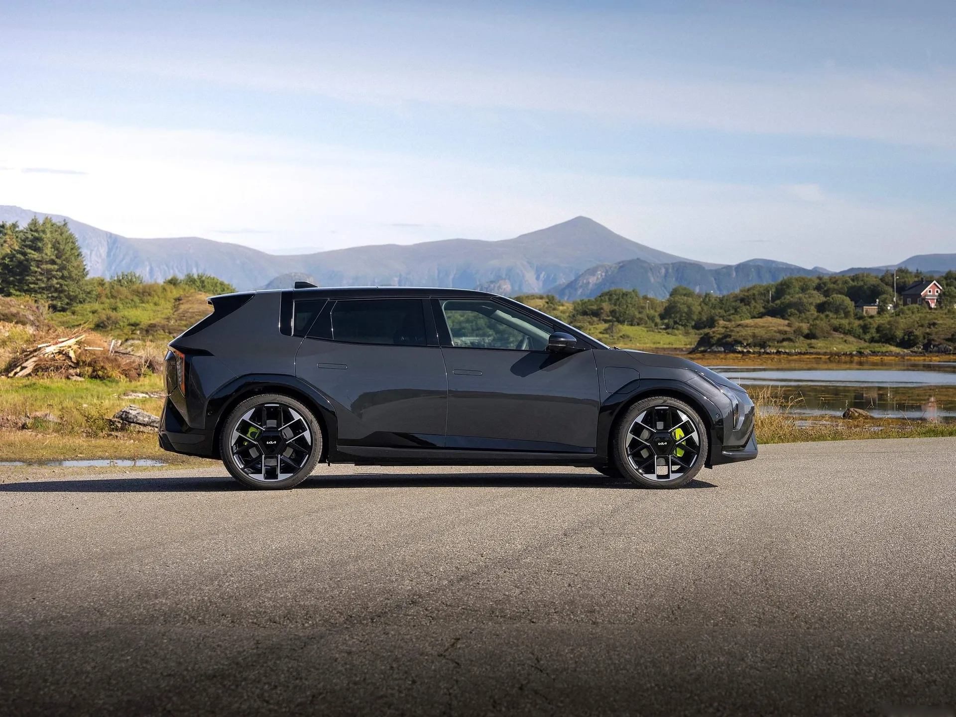 Kia EV4 GT Hatchback (2027) – boční profil