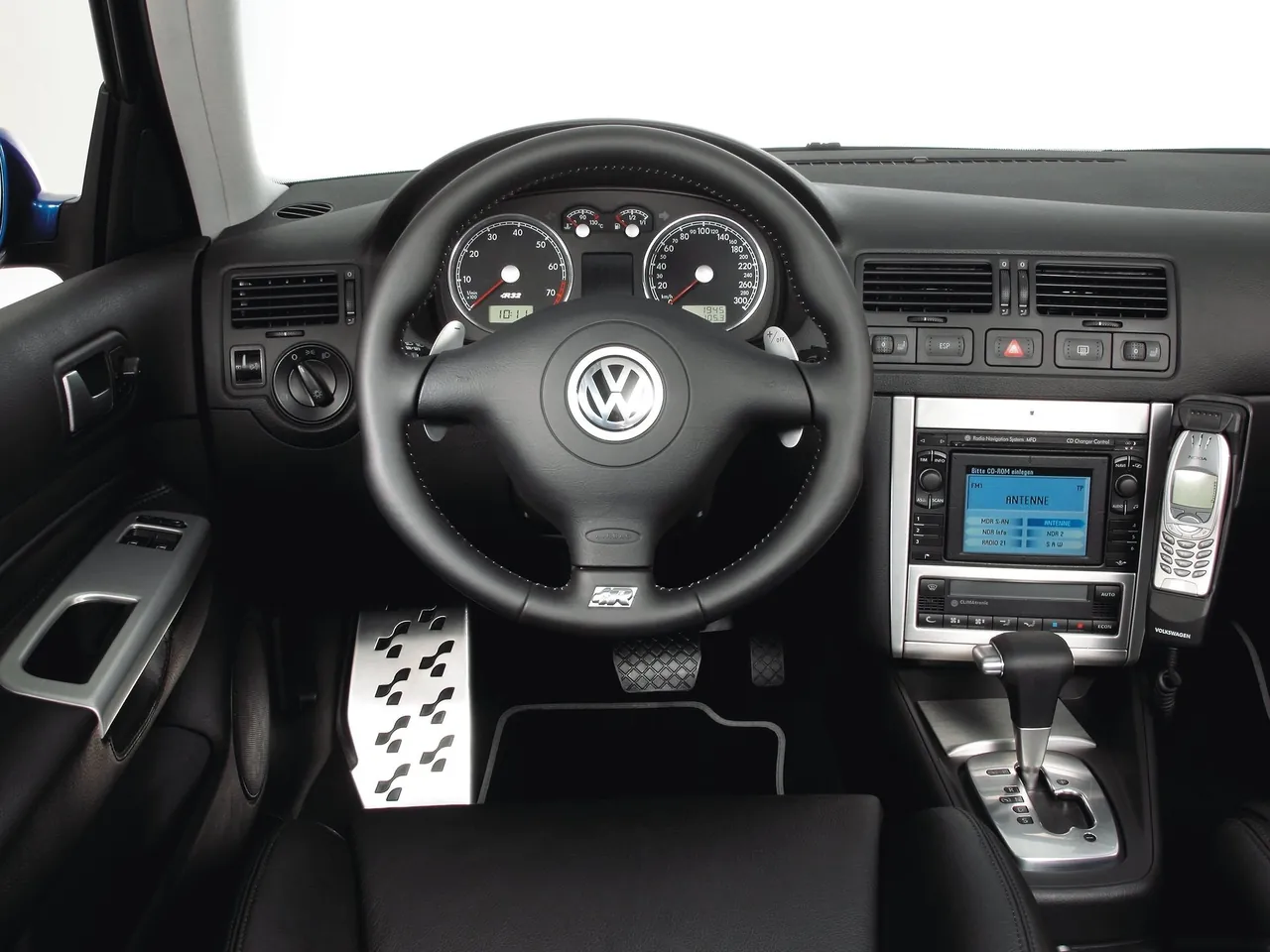 Volkswagen Golf R32 (2002) - Interior