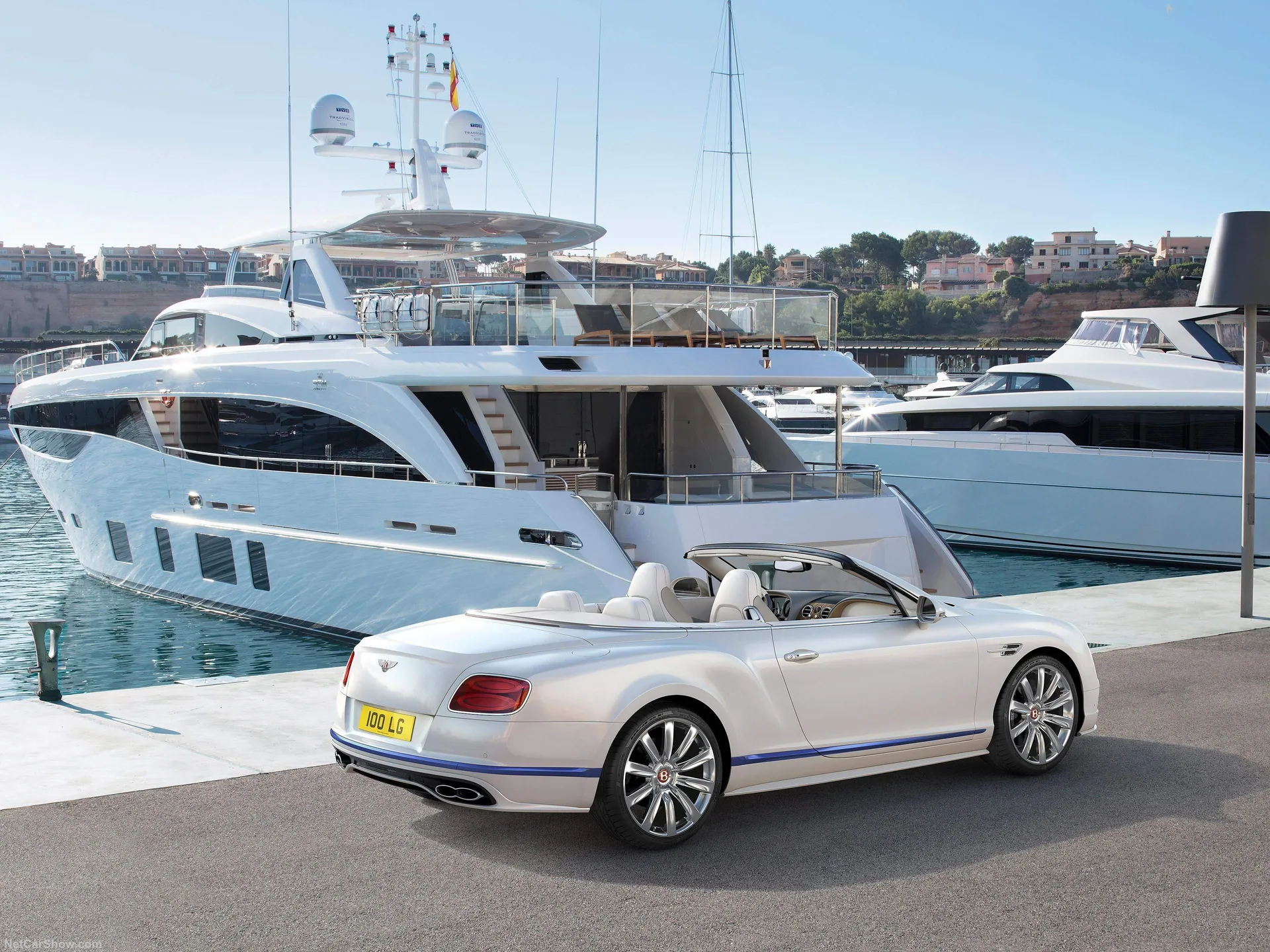 Bentley Continental GT Convertible Galene Edition (2017) – zadní tříčtvrteční pohled