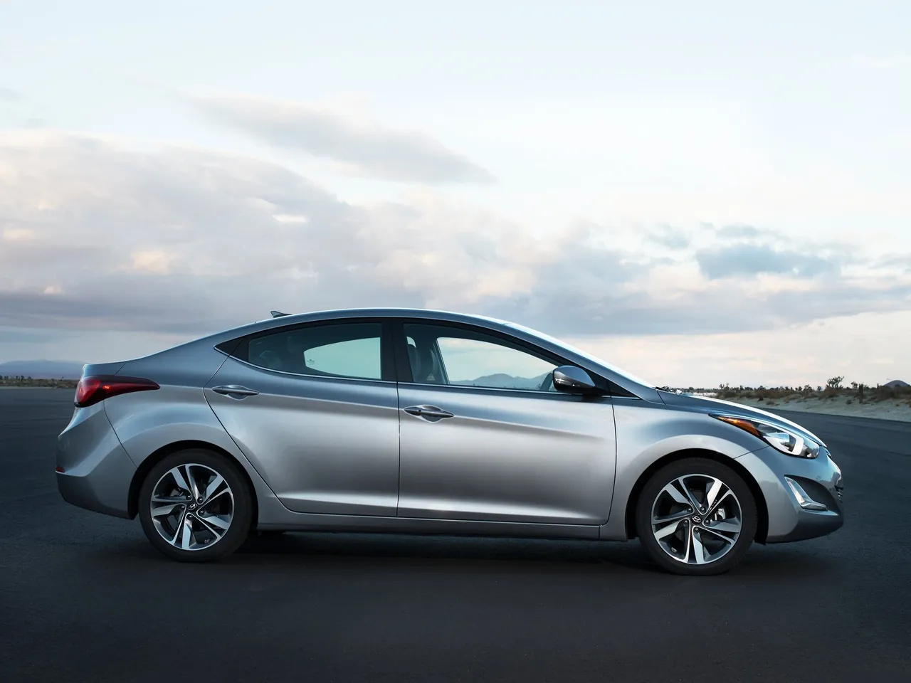 Hyundai Elantra Sedan (2014) – boční profil