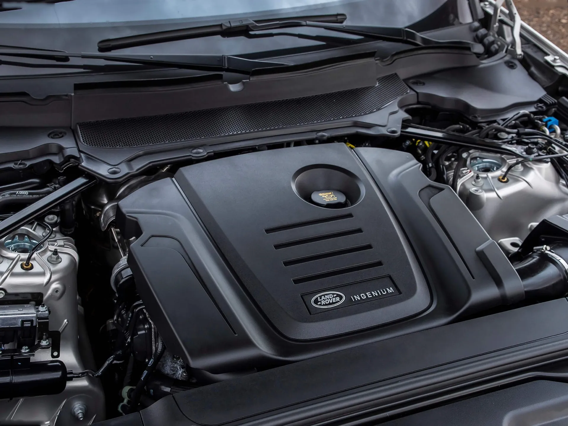 Land Rover Discovery Sd4 (2017) - Engine Bay