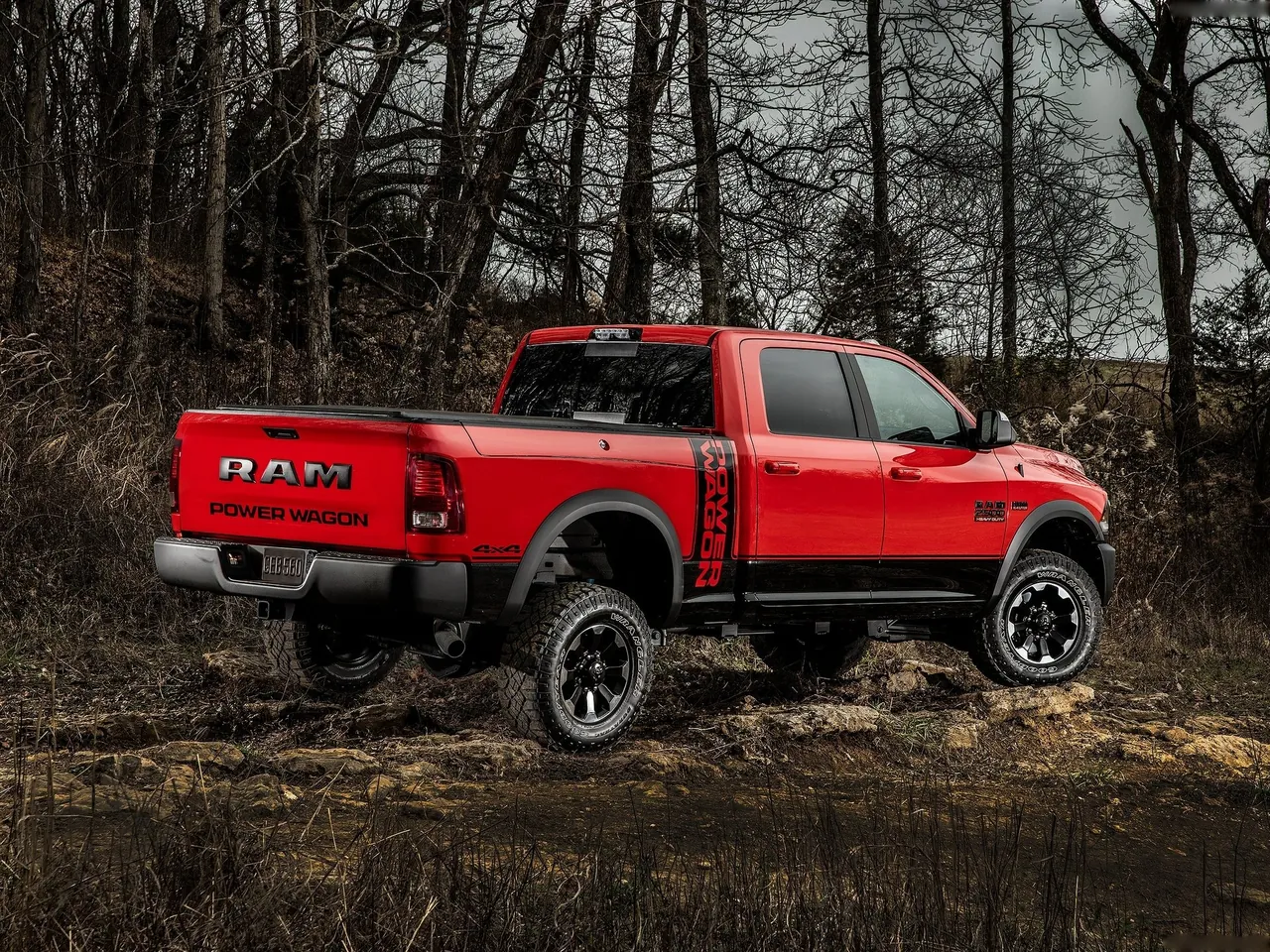 Ram Power Wagon (2017) – zadní tříčtvrteční pohled