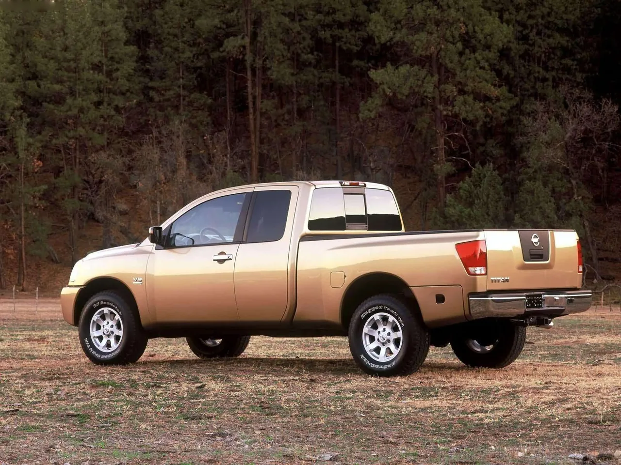 Nissan Titan (2004) – zadní tříčtvrteční pohled