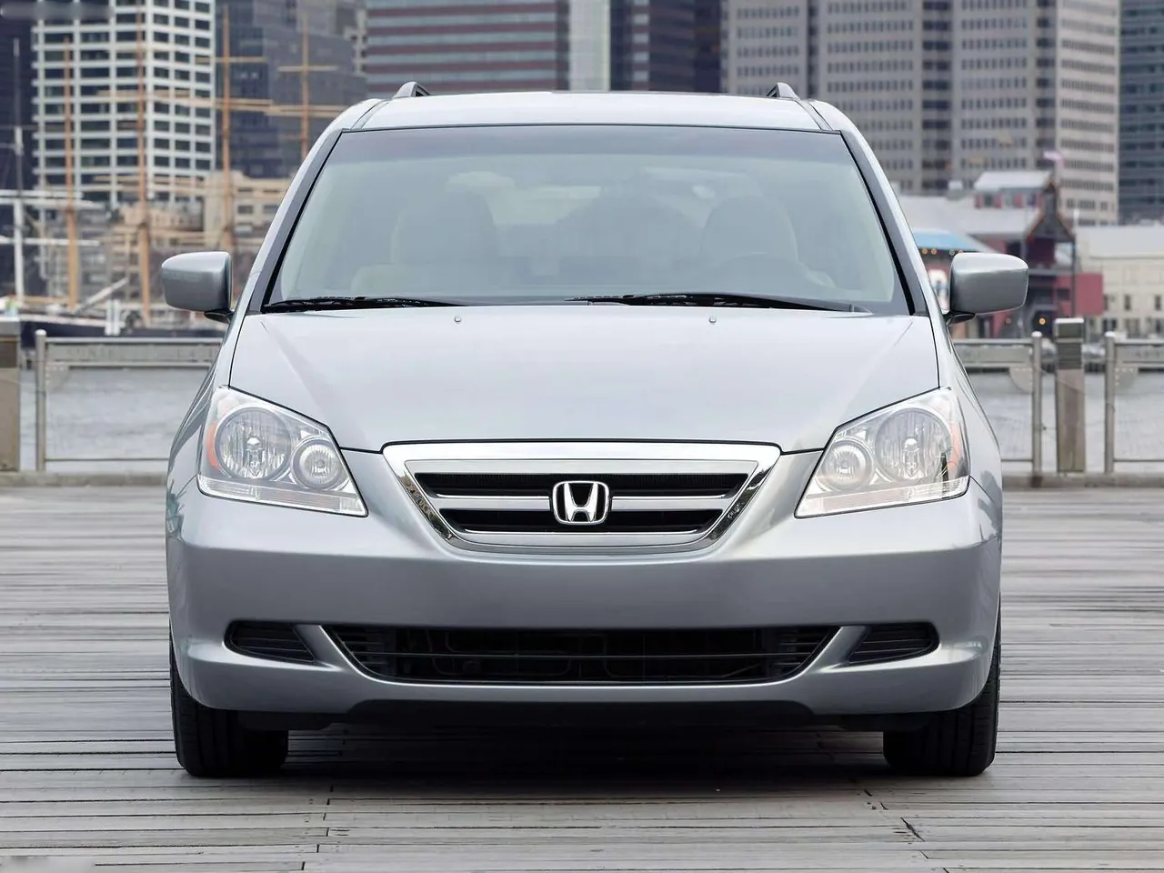 Honda Odyssey EX (2005) – zepředu
