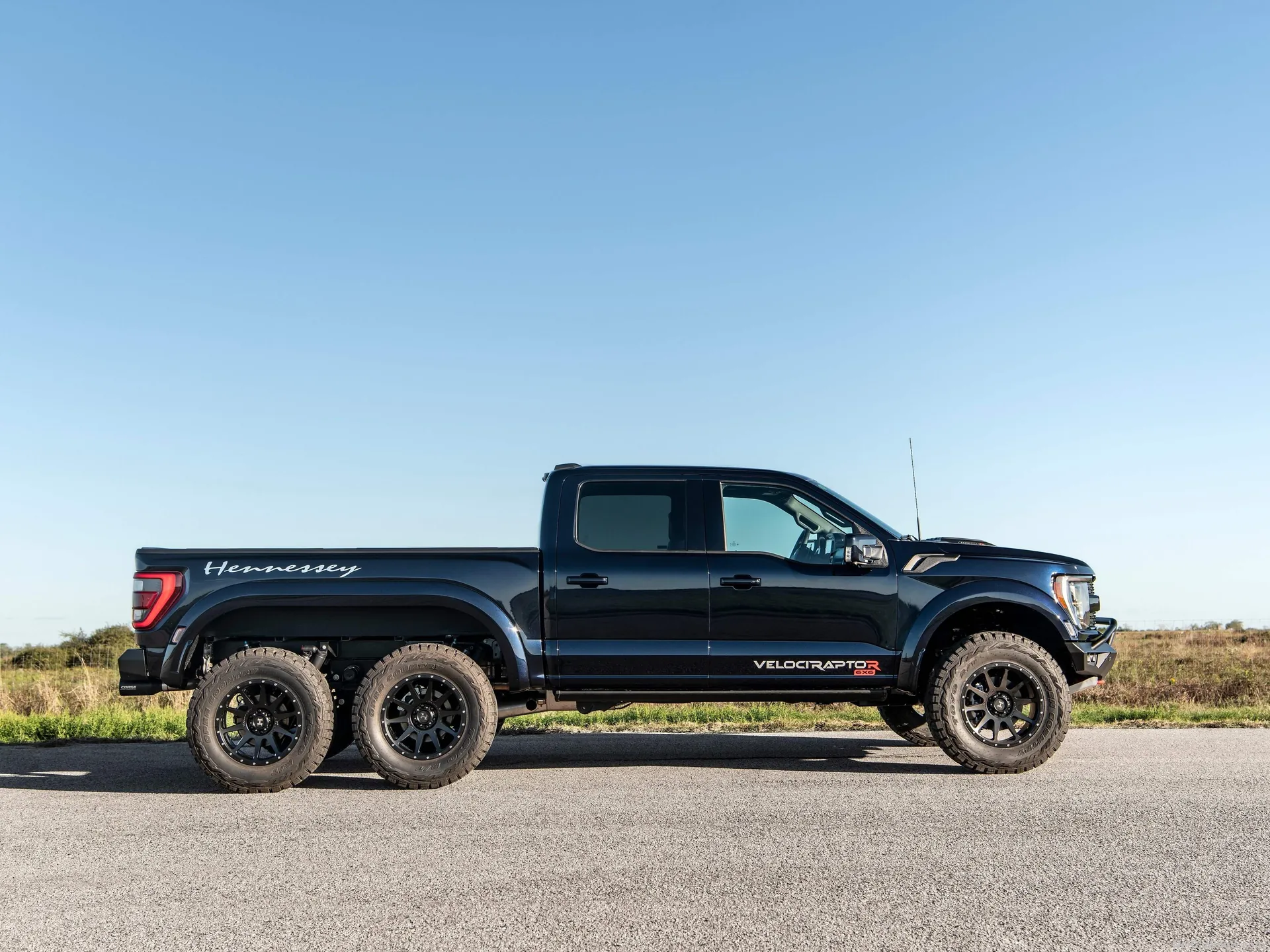 Hennessey VelociRaptoR 6X6 (2024) – boční profil