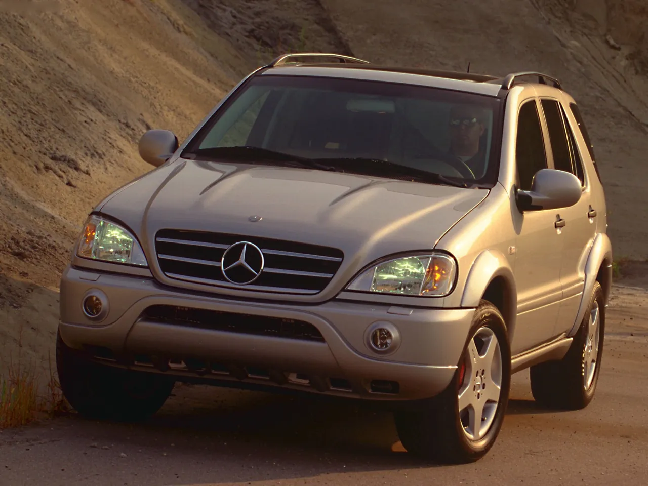 Mercedes-Benz ML55 AMG (2000)