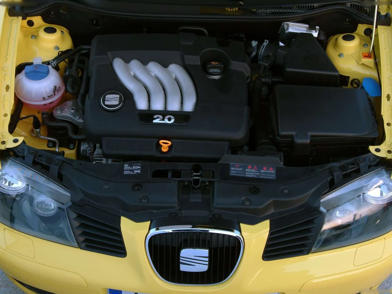 Seat Ibiza 2.0 (2002) – motorový prostor